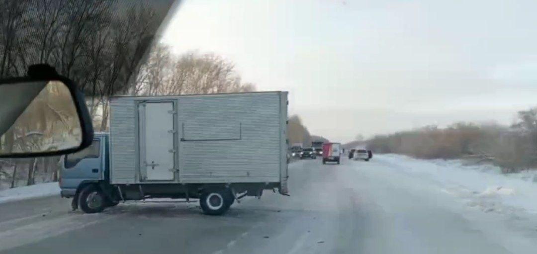 Фото Виновником ДТП под Новосибирском, где пострадали 11 человек, стал водитель грузовика 2